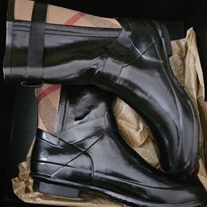 Burberry Women’s Normandale Buckle Rain Boot EUR 39/9